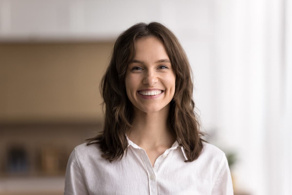 Teeth Whitening for Professional Photos: A Guide for Headshots & LinkedIn Profiles