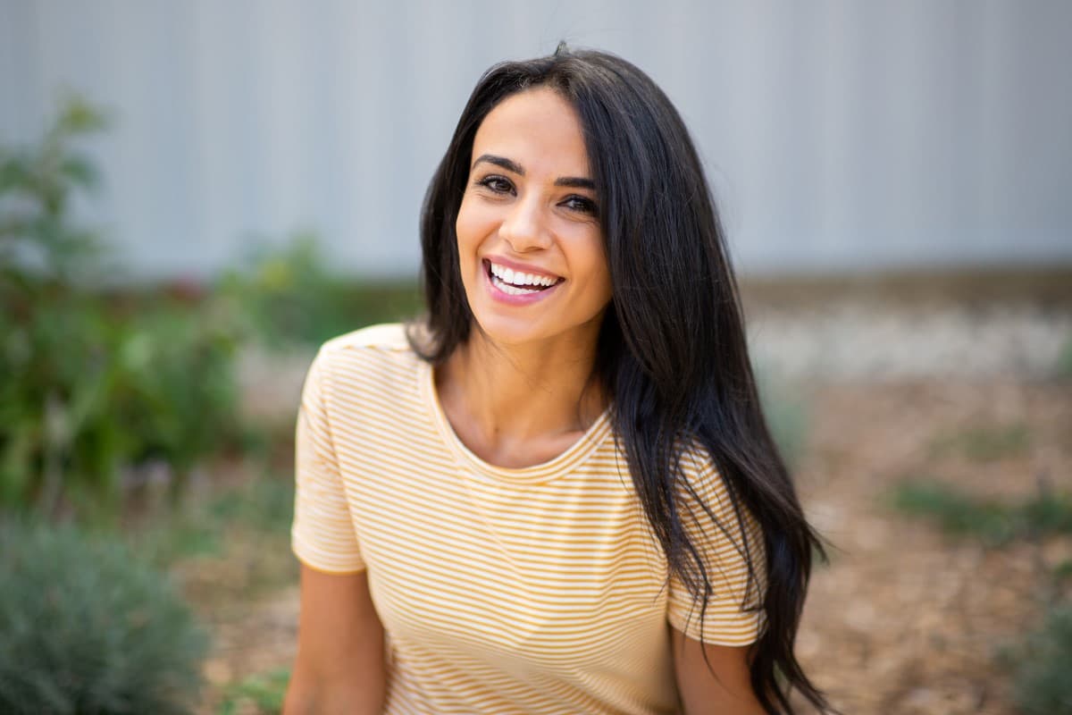 How White Teeth Affect First Impressions and Confidence